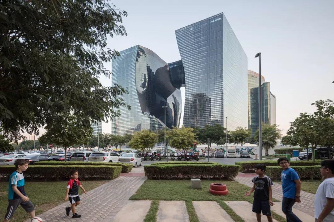 扎哈事务所新作‘迪拜奥普斯酒店’，方体间刻画雕塑形态