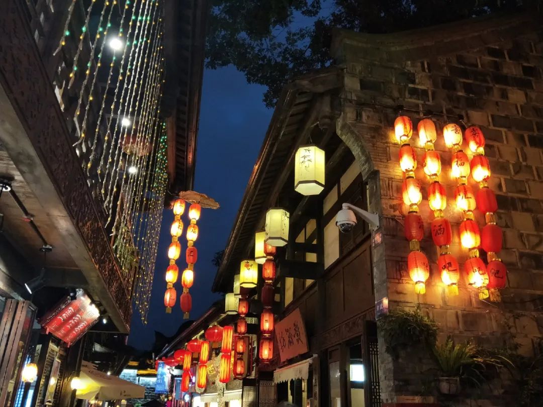 【AT】CNN评出世界最美街道，名列榜首的就在大中国!